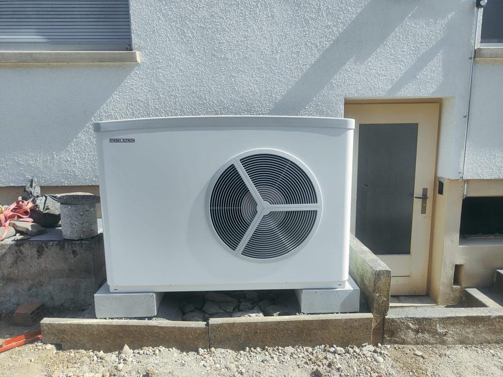 Wärmepumpe an einem Einfamilienhaus
